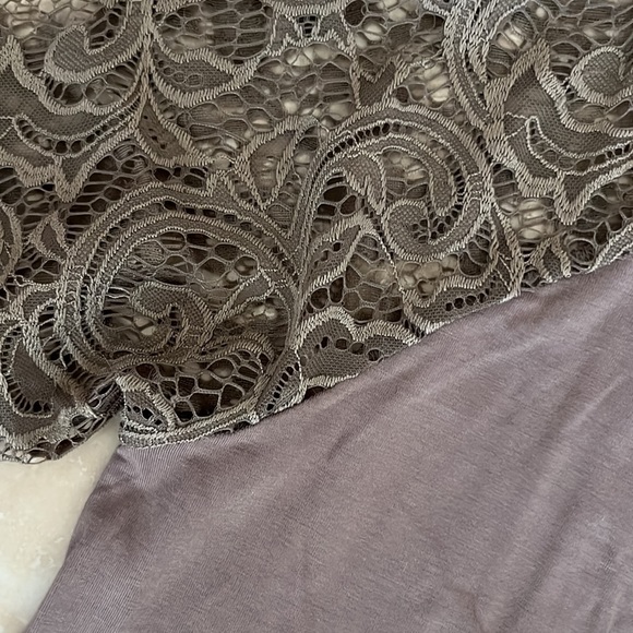 Women’s Medium Zenana Signature Mocha Lace Sleeve Blouse - Picture 3 of 5